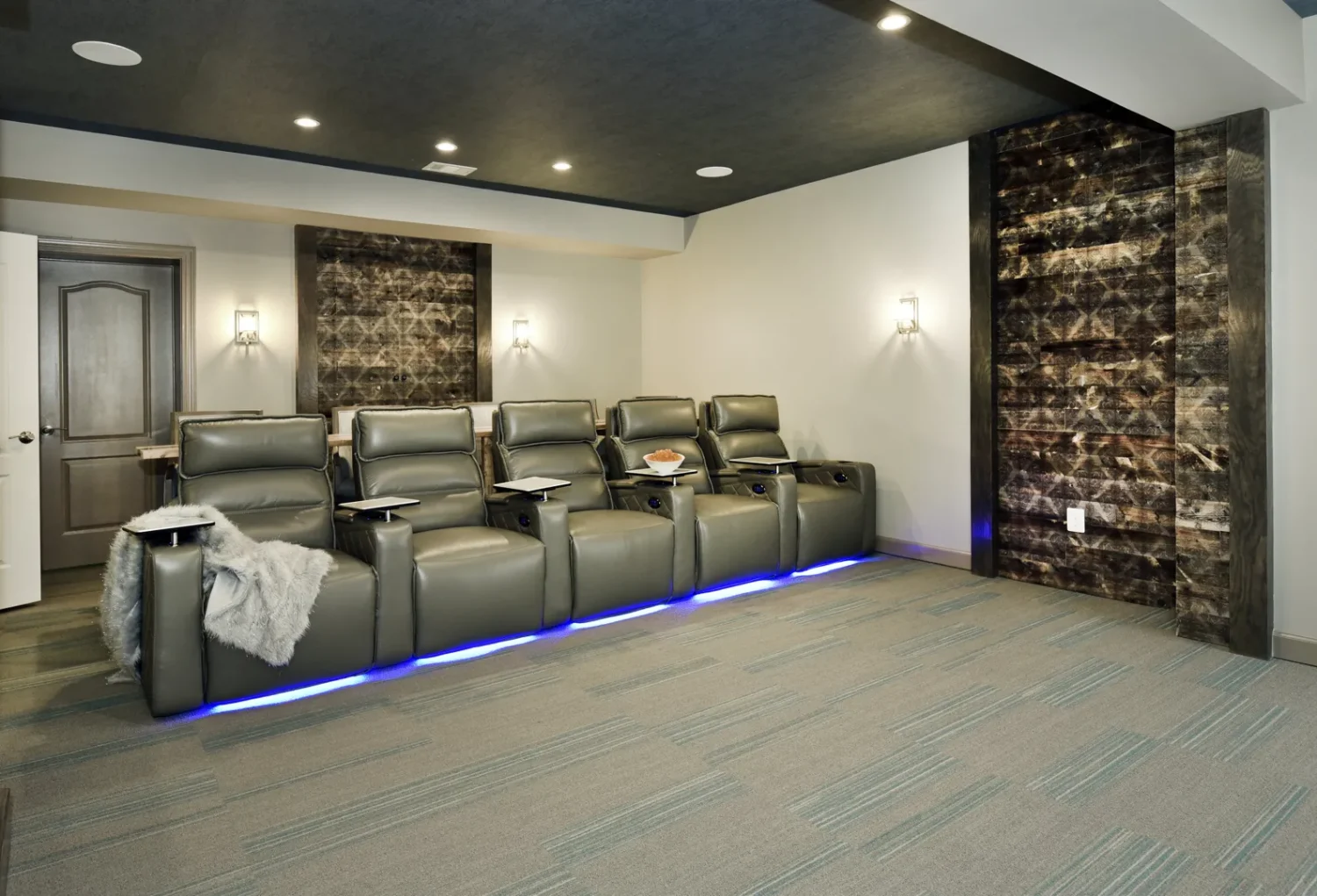 a room with a row of chairs