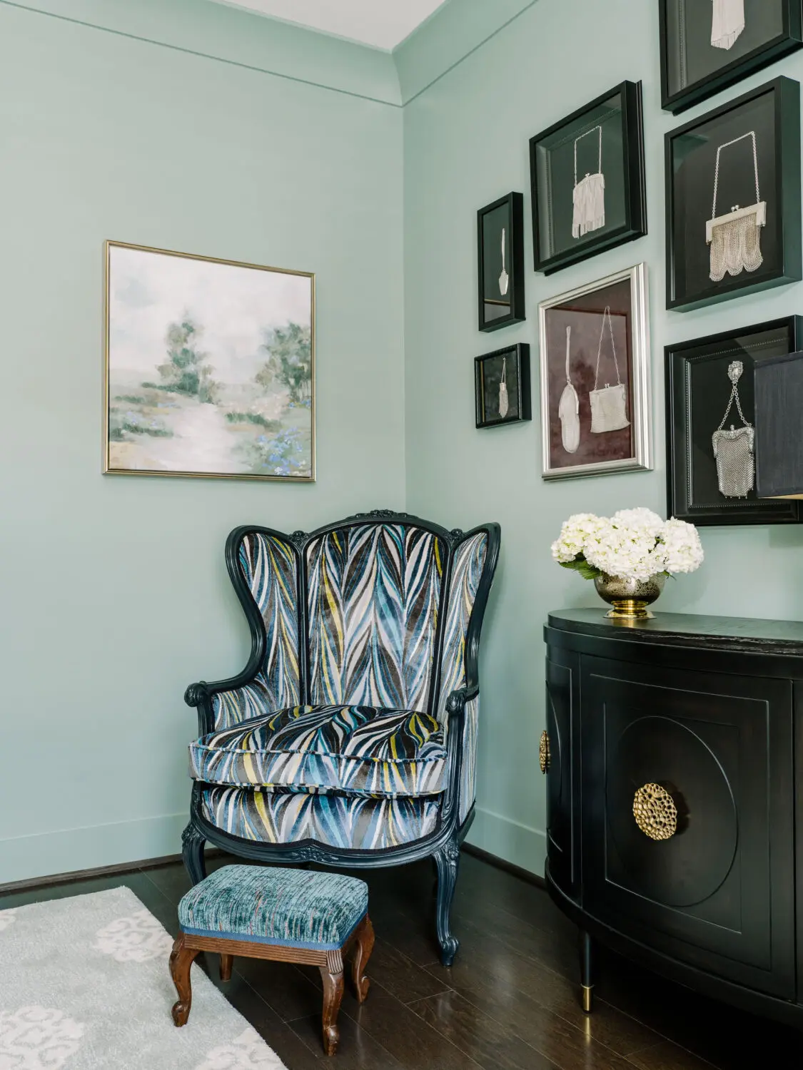 a chair in a room